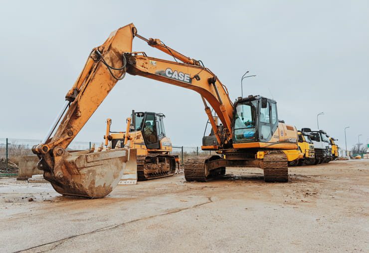 Immagine di una pala meccanica al lavoro in un cantiere edile | SOAsemplice